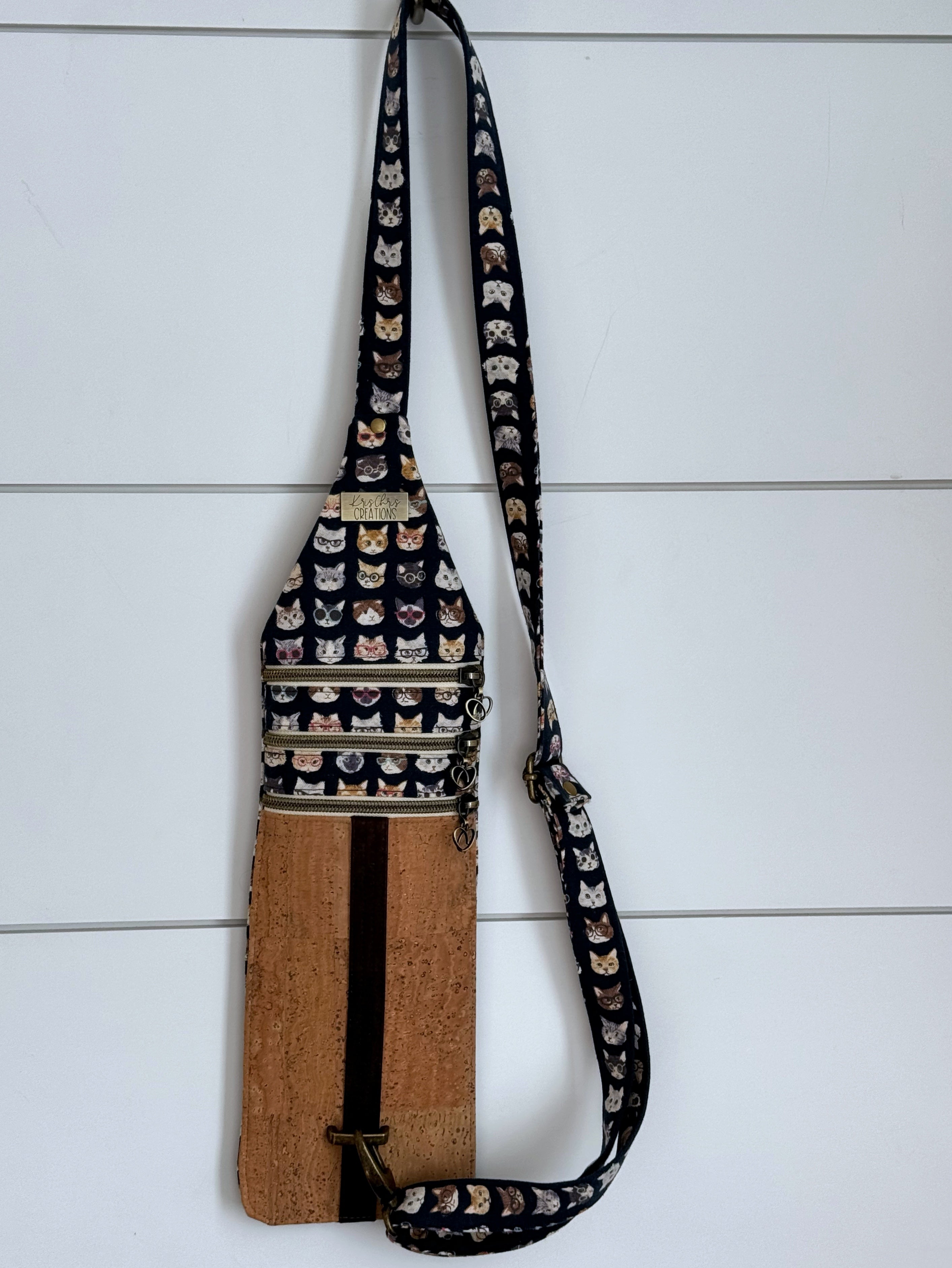 Rectangular crossbody cat bag with cork and adjustable strap