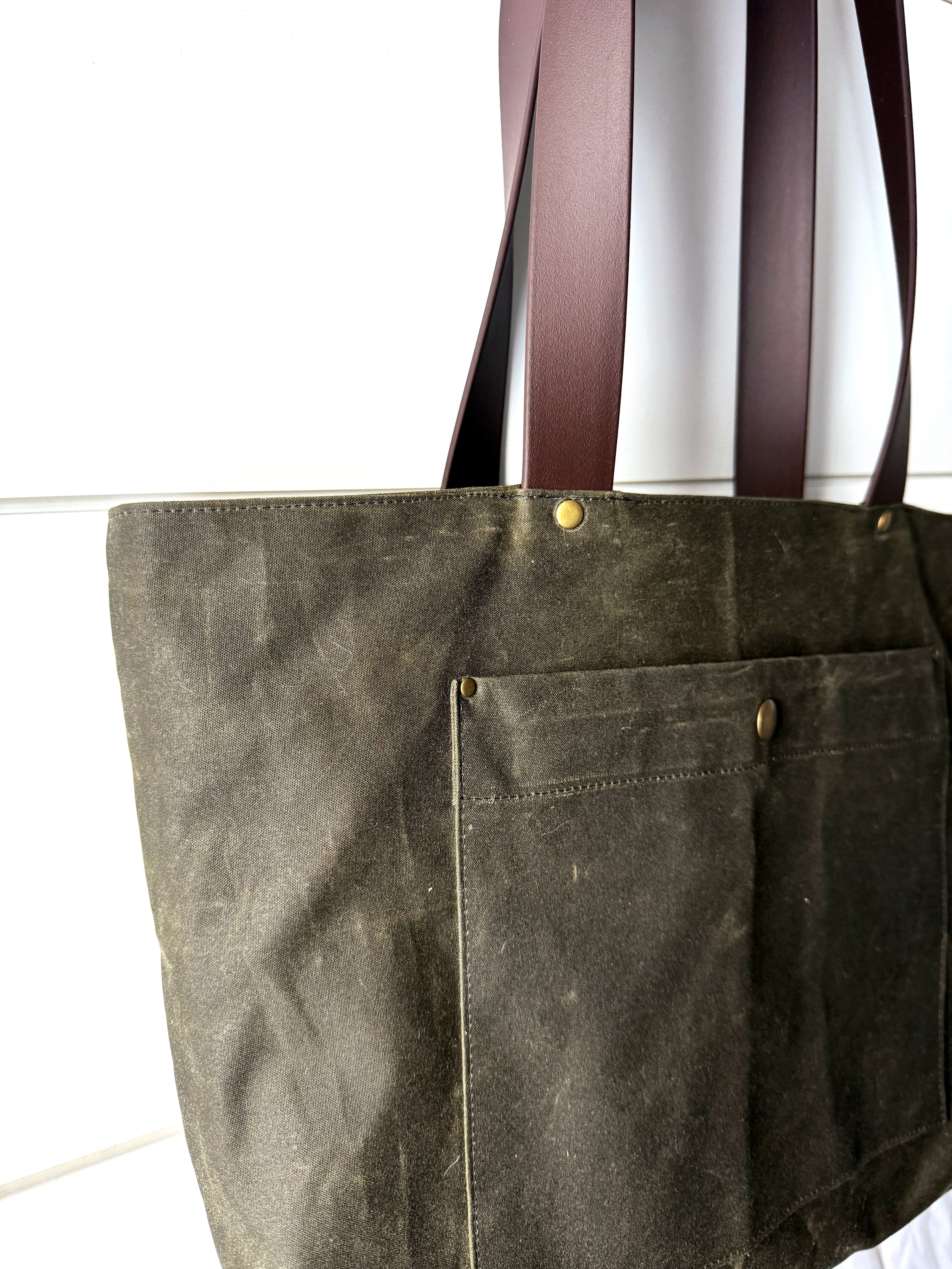 The Jody - Everyday Tote Bag in Green Canvas with Colorful Floral Lining
